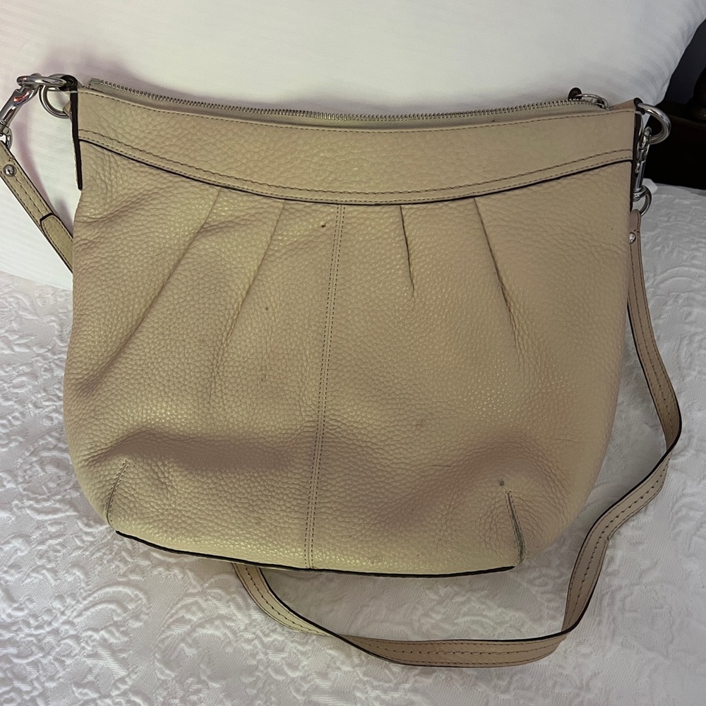 Gorgeous Medium Size Coach Bucket Bag - Picture 4 of 5